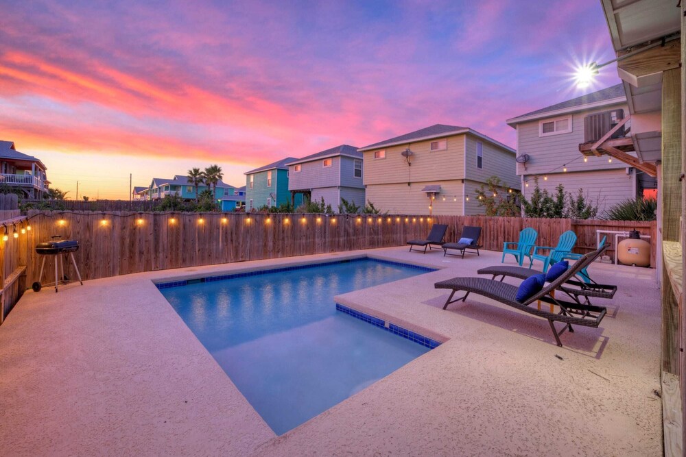 Sleeps 20! 2 Homes Near the Beach, Private Pools, Gameroom, Large Family Retreat