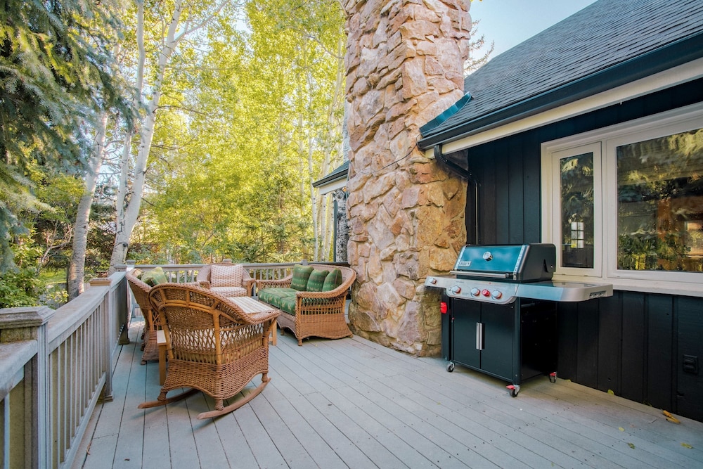 River House Hot Tub 15min to Downtown Skiing