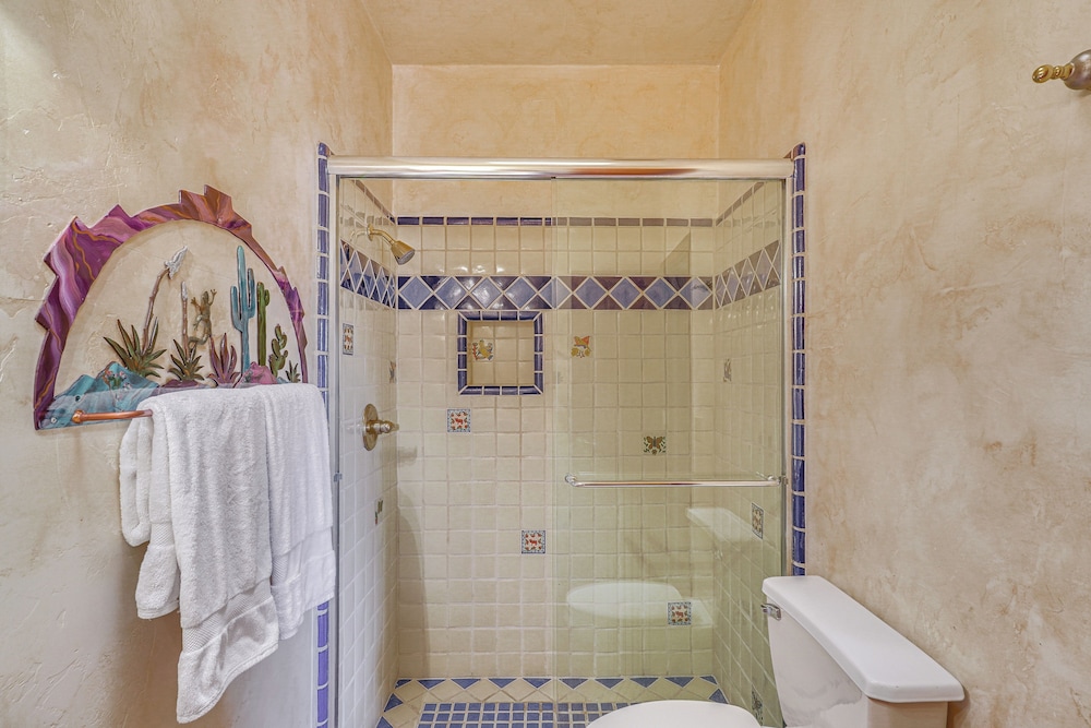 Chic Tucson Casita w/ Deck & Panoramic Views!