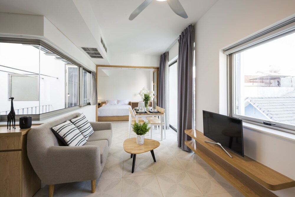 The Tropical Residence Serviced Homestay