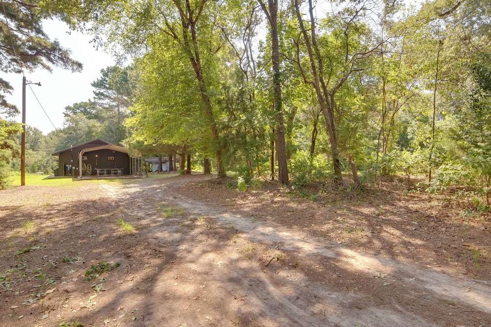 Secluded Getaway on ~10 Acres in The Piney Woods!