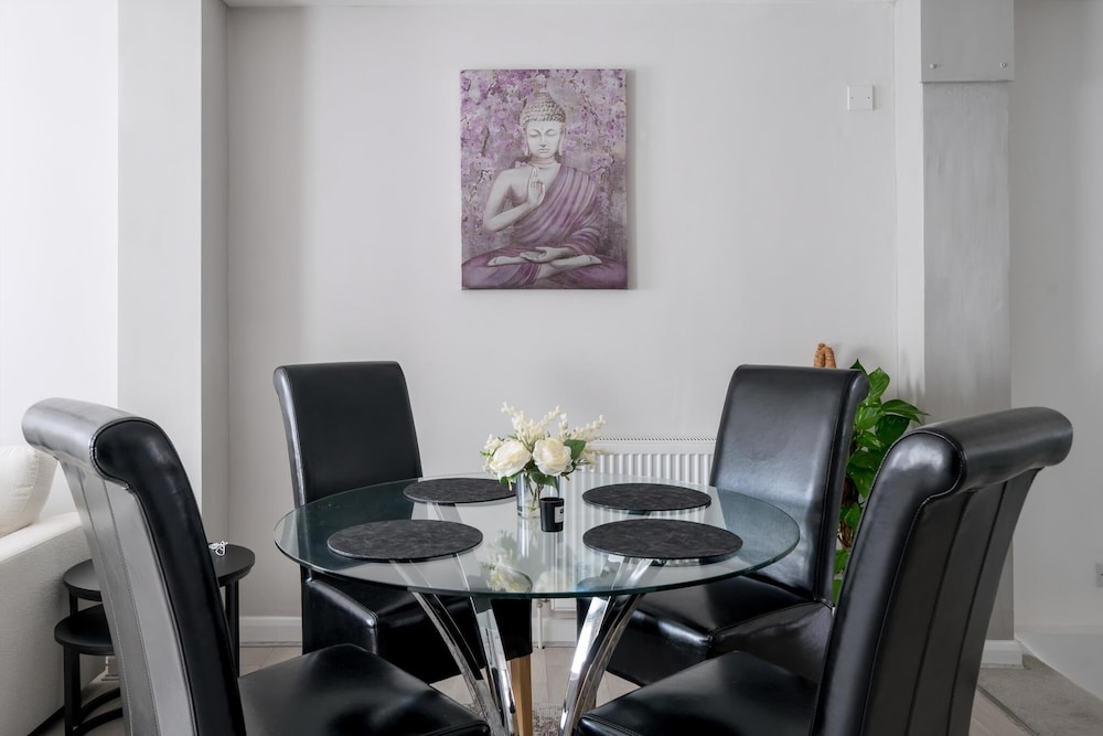 Modern South Wimbledon Stay
