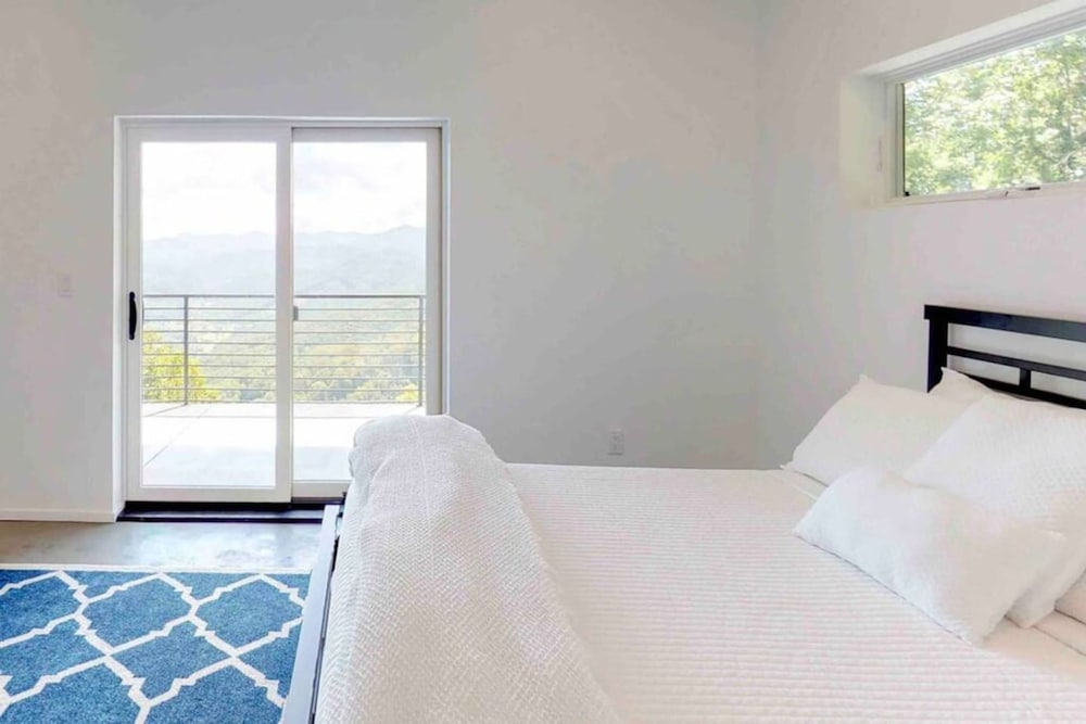Sky-high Mountain Luxury w Jaw Dropping Views