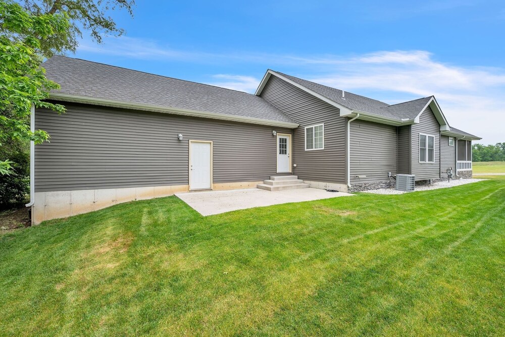 Pet-friendly Getaway With Golf & Private Patio Retreat 4 Bedroom Home