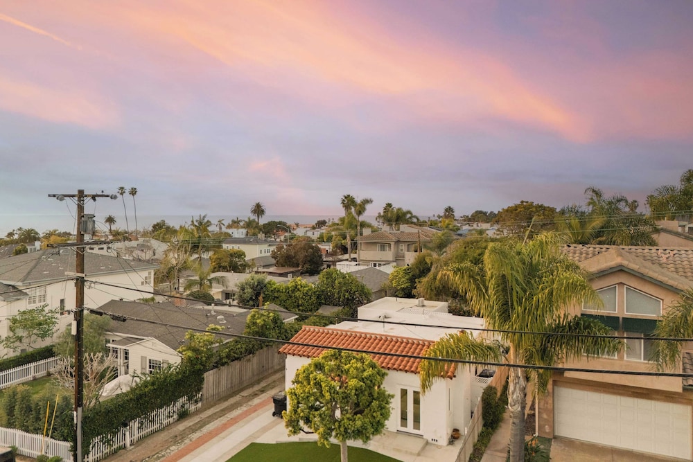 La Jolla Stay w/ Firepit & Walk to Beach Arenas