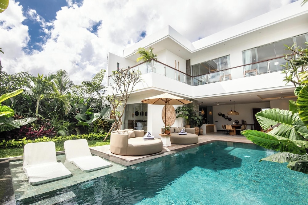 Brand New 4br Villa 400 to Finns Canggu