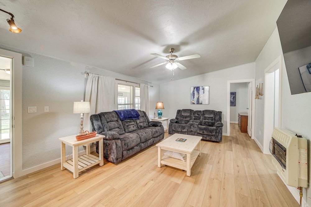 Walk to Beach: Eufaula Home w/ Outdoor Seating!