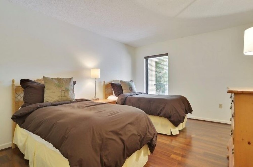 Direct Oceanfront With Private Staircase To Beach Prestigious Islamorada Condocomplex 2 Bedroom Condo by RedAwning view 3