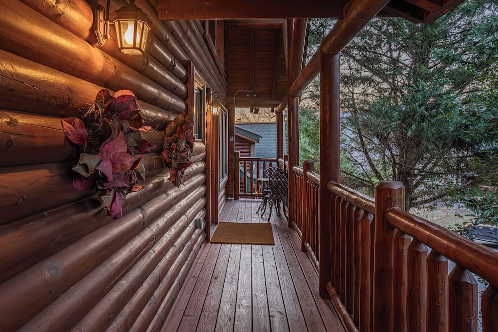 Bear Creek Way by Avantstay Hot Tub, Game Room, Air Hockey, Near Dollywood & Smoky Trails