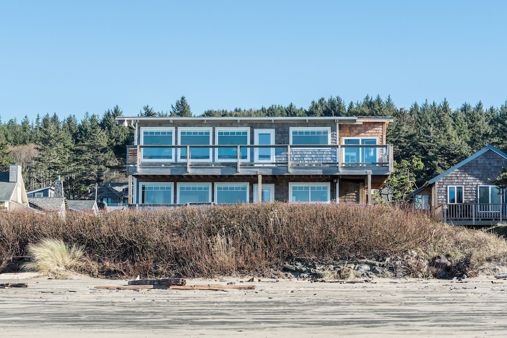 Blue Starfish by Avantstay Ocean Views Direct Cannon Beach Access