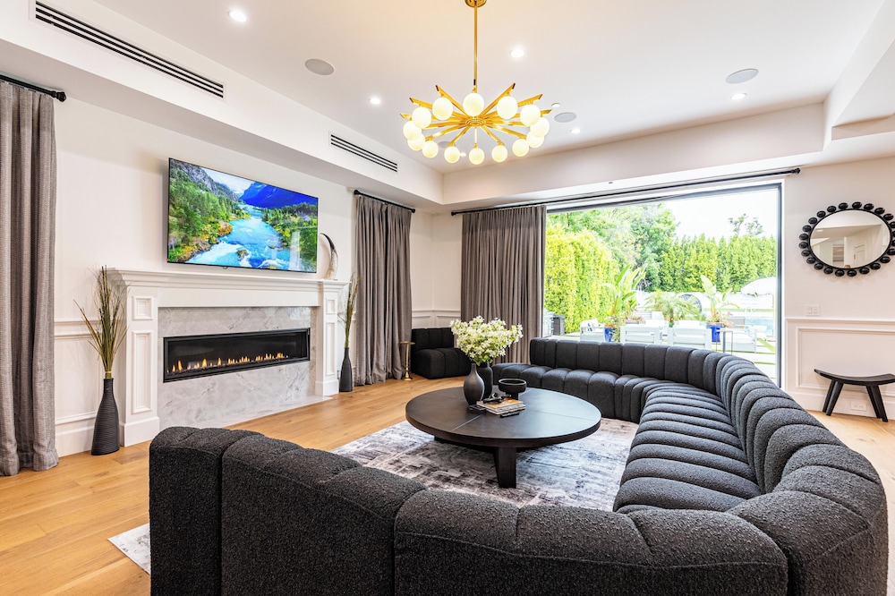 Otis Ave - Modern Farmhouse Retreat w/ Pool, Spa & Luxe Interiors