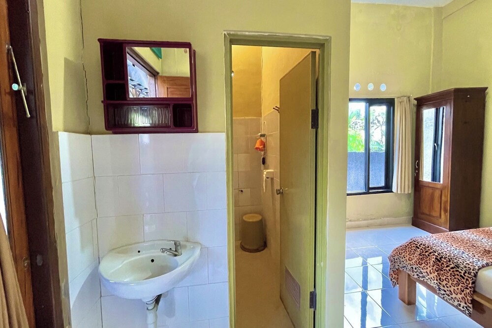 Mongan Homestay Beside The Belulang Hot Spring