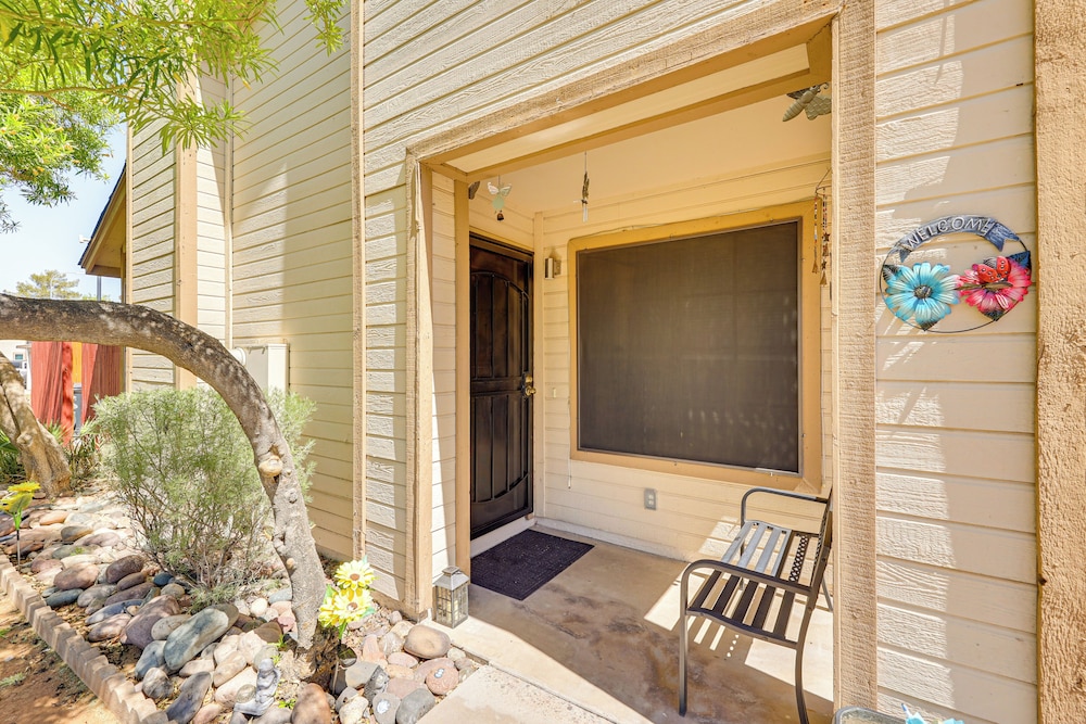4 Mi to Dtwn: Cozy Couple's Haven w/ Patio in Mesa