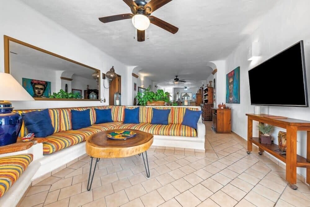 Ocean View 2Br Condo-balcony-beach-pool - 902