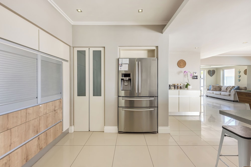 Beachfront, Private Pool, Pizza Oven, Pool Table, Fast Internet, Family Friendly