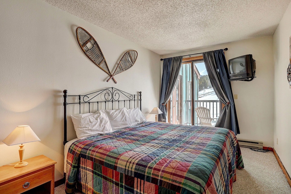 Pet Friendly Ski-In Ski-Out Right By The Lift and Golf Course - FP310 by Redawning