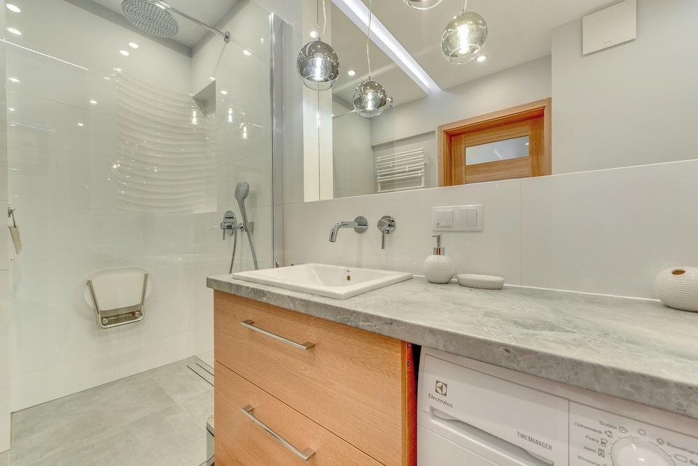 Aura - Riverside & Parking by Downtown Apartments