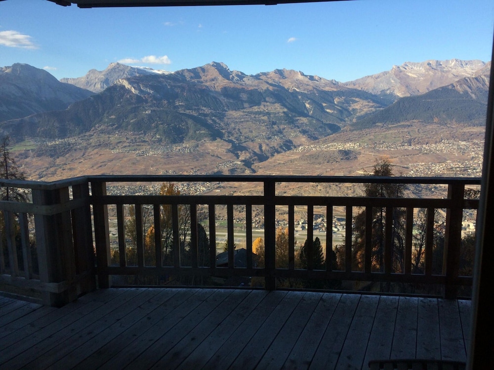Lovely Apartment With Mountain Views