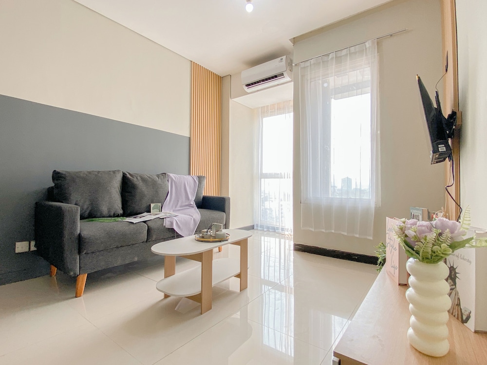 New Furnished And Comfy 2Br Apartment Nifarro Park