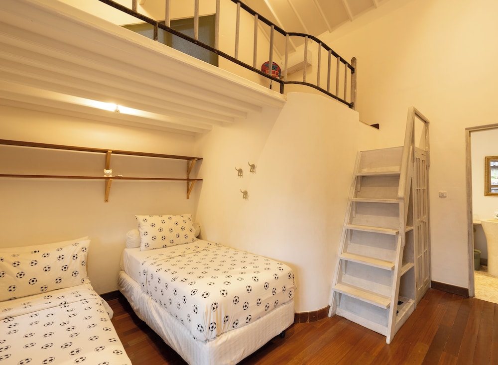 Charming Two Bedroom Villa Near Seminyak