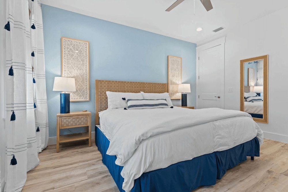 Chic Shack by Avantstay Private Pool, Walk to Beach, Sleeps 13!