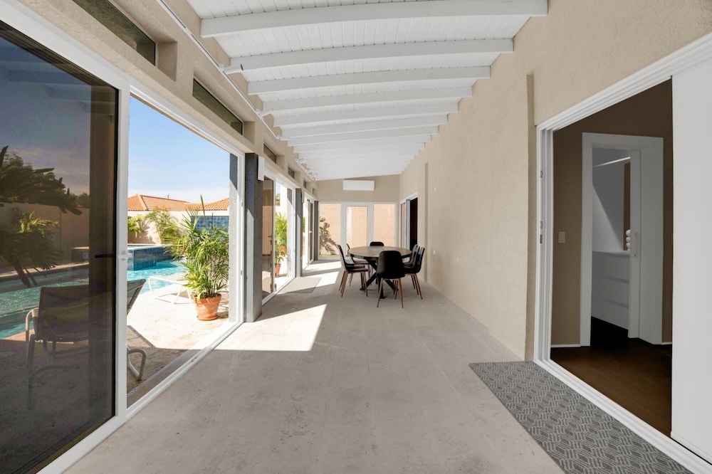 Villa Blue Topaz - Oasis With Pool Hot tub Sauna