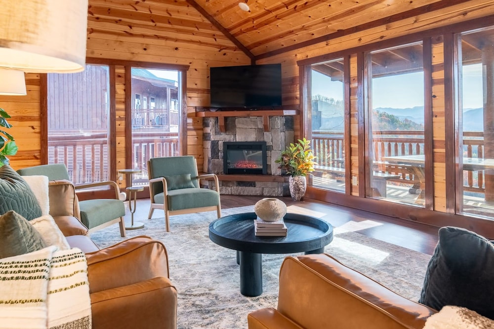 Pet-friendly Pool Game Room Hot Tub Theater