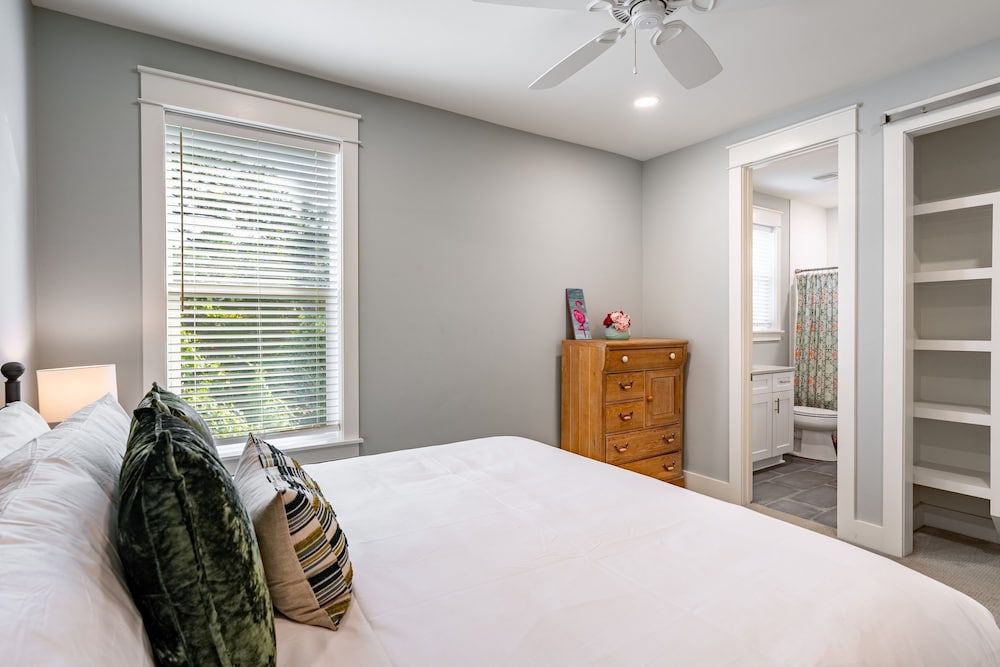 Gulf Coast Gem by Avantstay 3 Blocks to Beach Town Plaza Community Pool