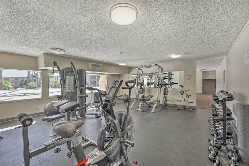 Walkable Old Town Scottsdale Condo: Pool & Hot Tub