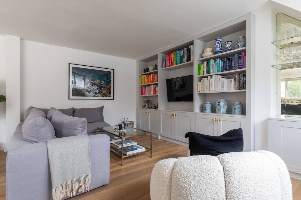 Princes Gate Mews III by Onefinestay