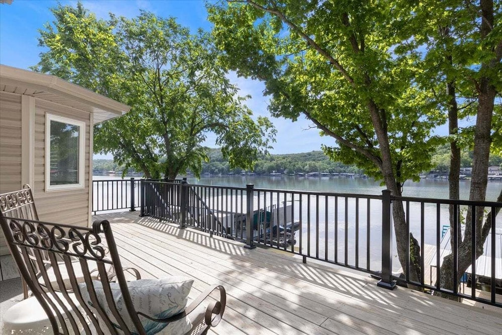 Private Dock, Bunkhouse, Firepit & Kayaks at Mm45