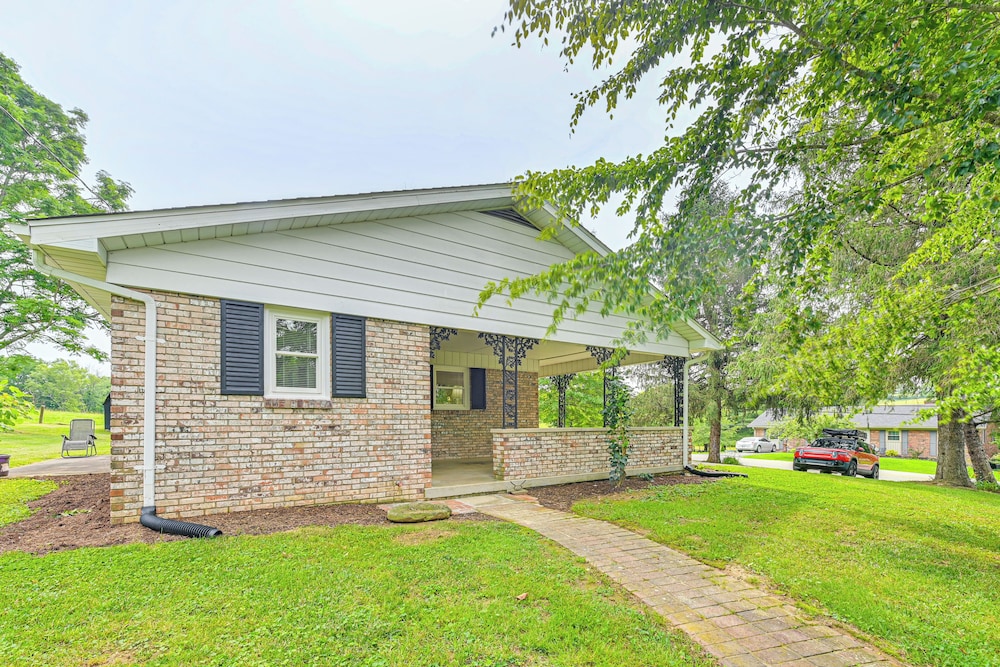 11 Mi to Danville: Family Home in Lancaster