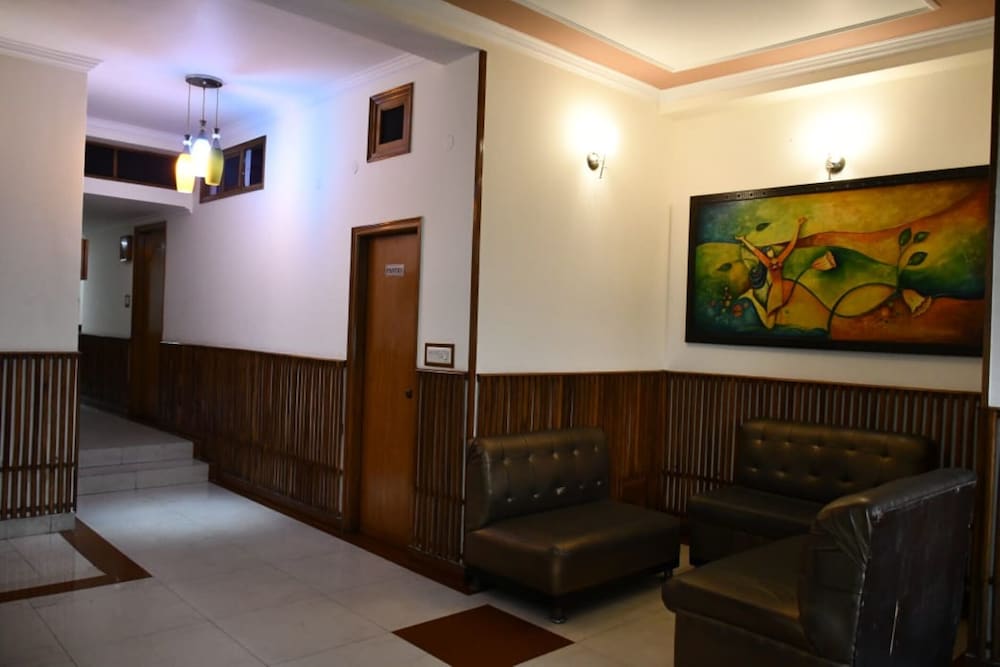 Lobby & Reception