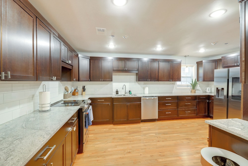 Ideal for Reunions & Retreats: Brooks Getaway!