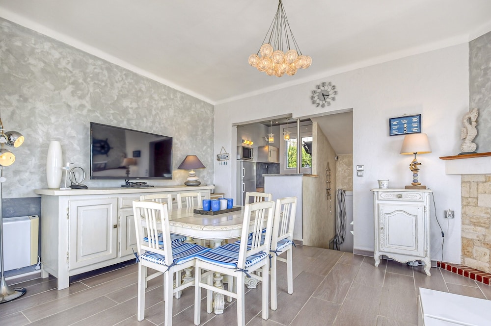 Apartment in Roses Near Platja Dels Palangrers