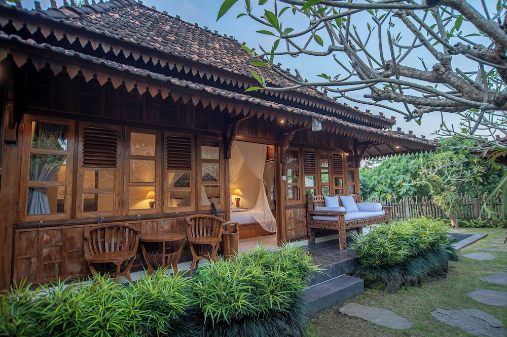 Kerjim Wooden Villa