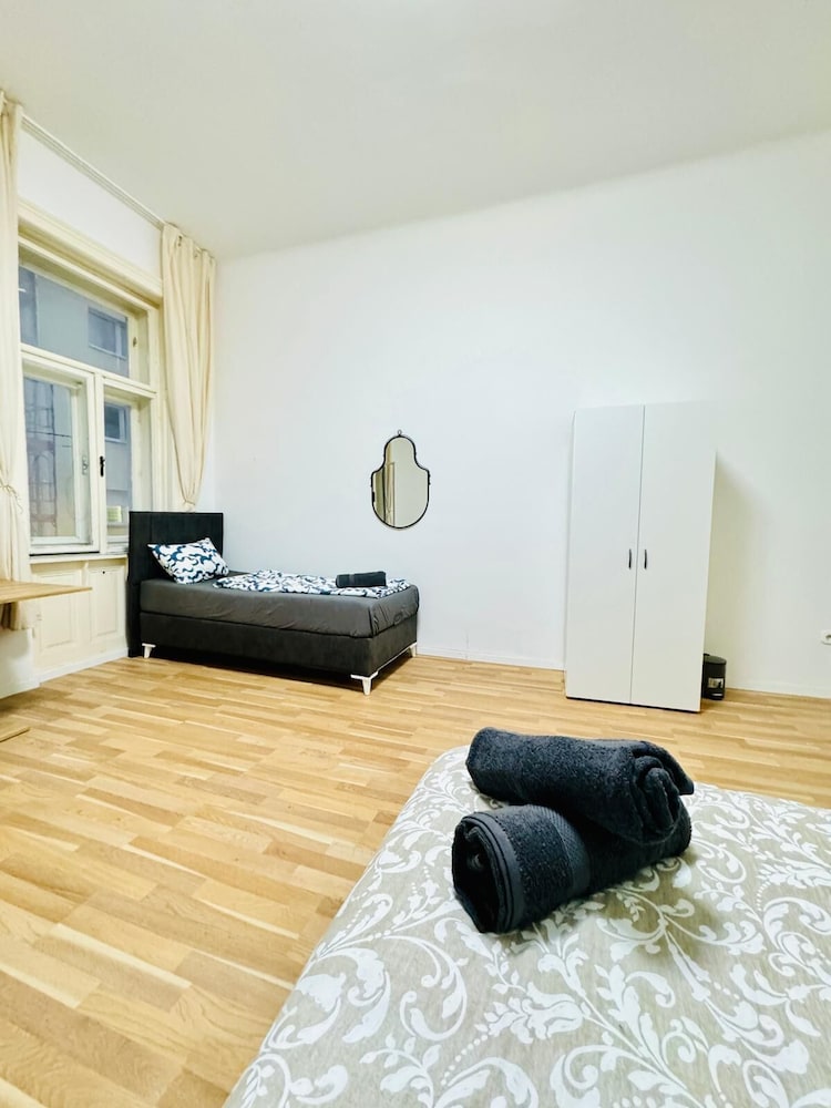 Stylish Contemporary Stay Stadthalle