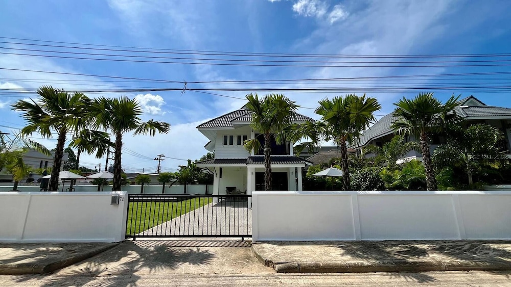 Khaolak Pool Villa With 3 Bedrooms