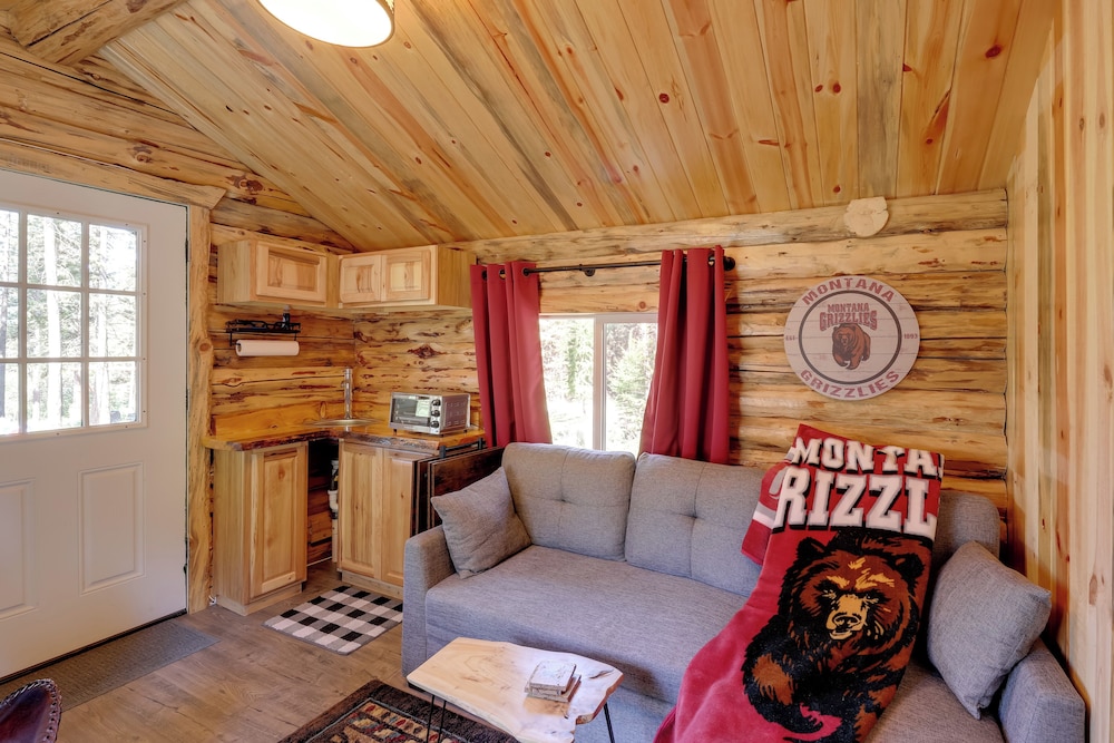 Mcgregor Lake Access: Cabin in Wooded Wilderness