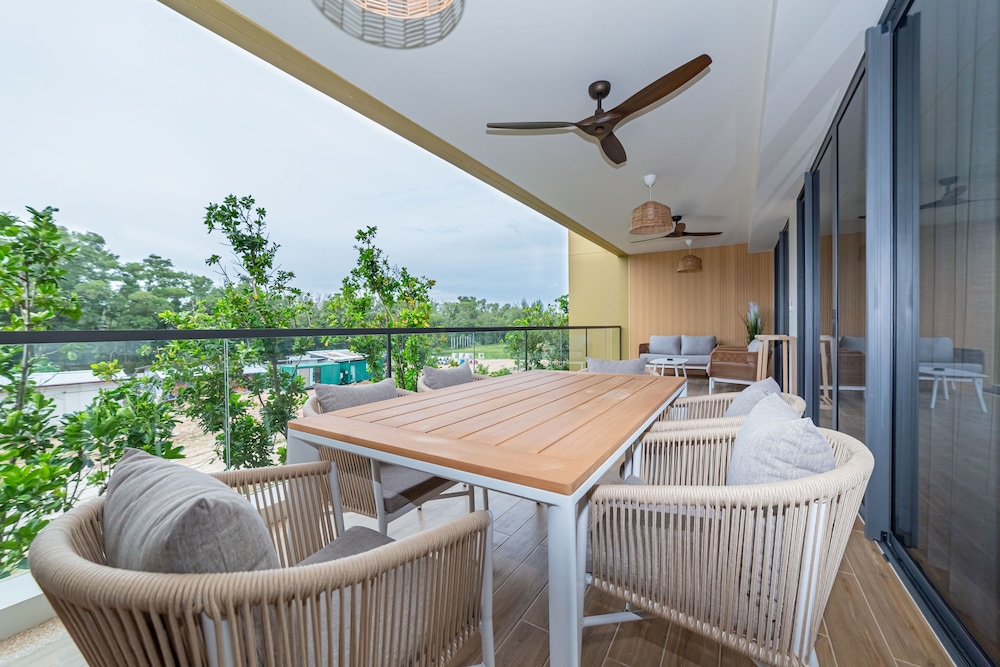 Beachside 2BR 200 m to BangTao beach