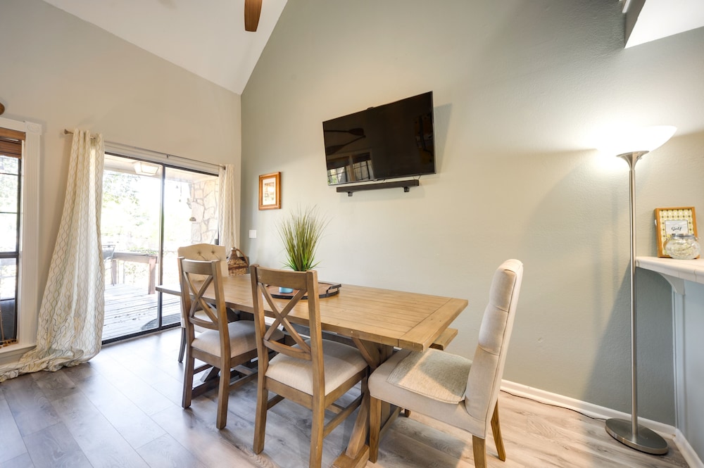 Centrally Located Horseshoe Bay Vacation Rental! - Property Image 16