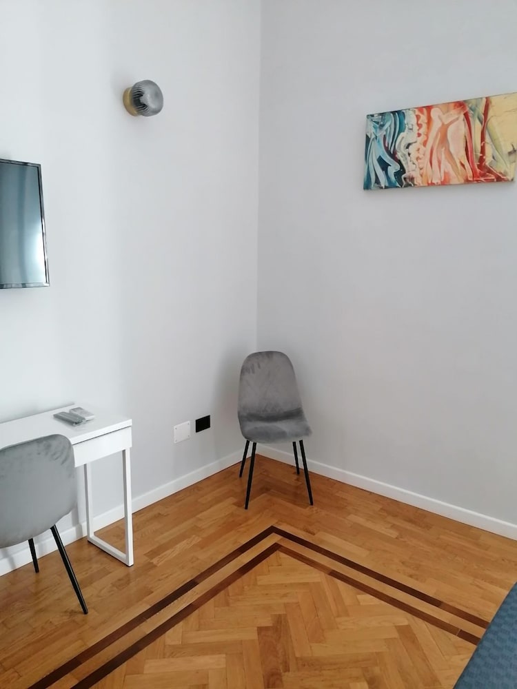 SB6 Rooms & Apartment