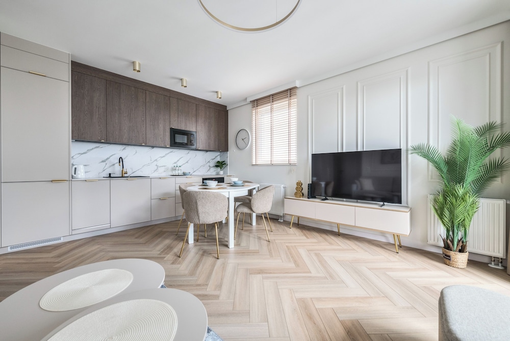 Horizon 170 Deluxe by Grand Apartments