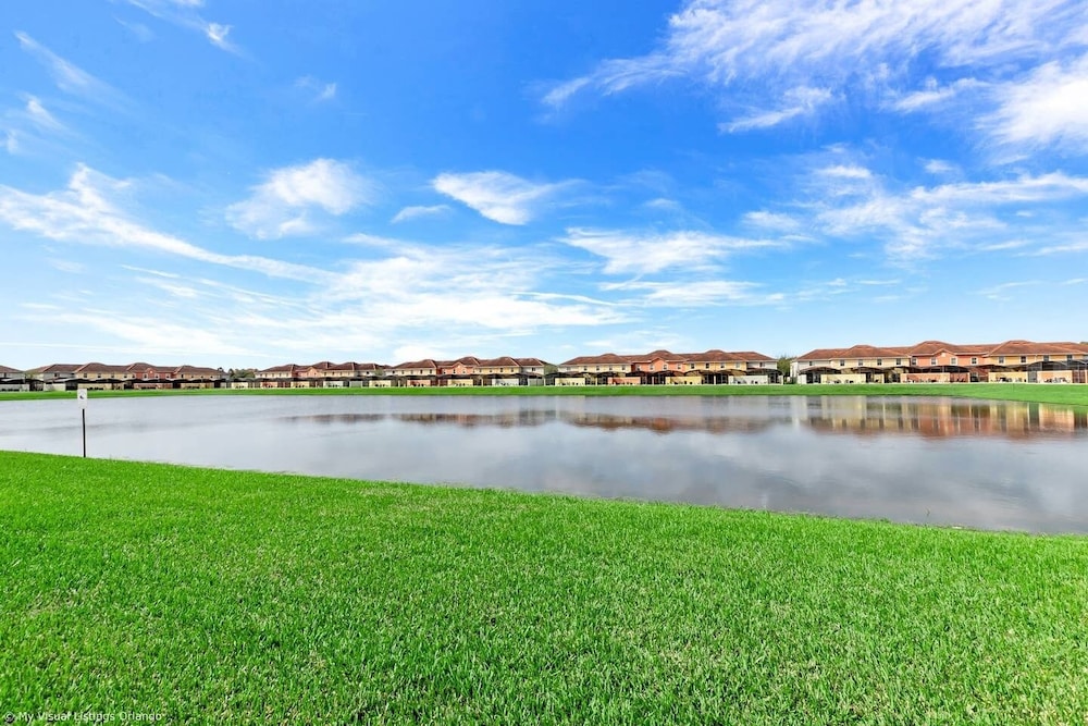 Posh and Spacious Lake View Home, Only Minutes From Disney 4bd/3ba #3pp857