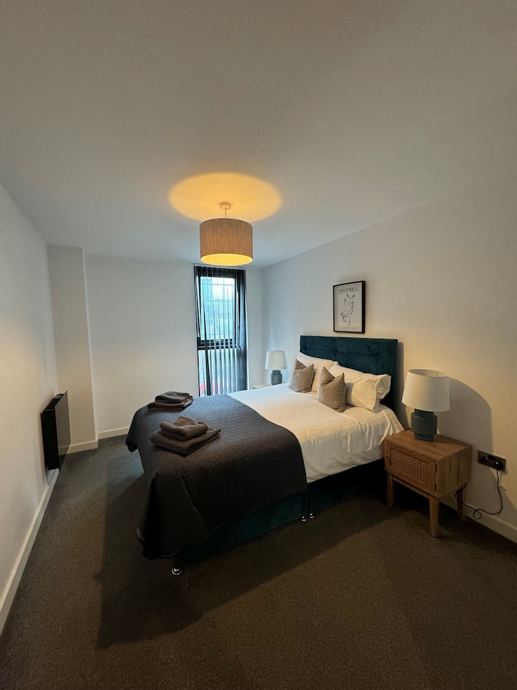 Sheffield 2nd Fl Great City Apartment view 3