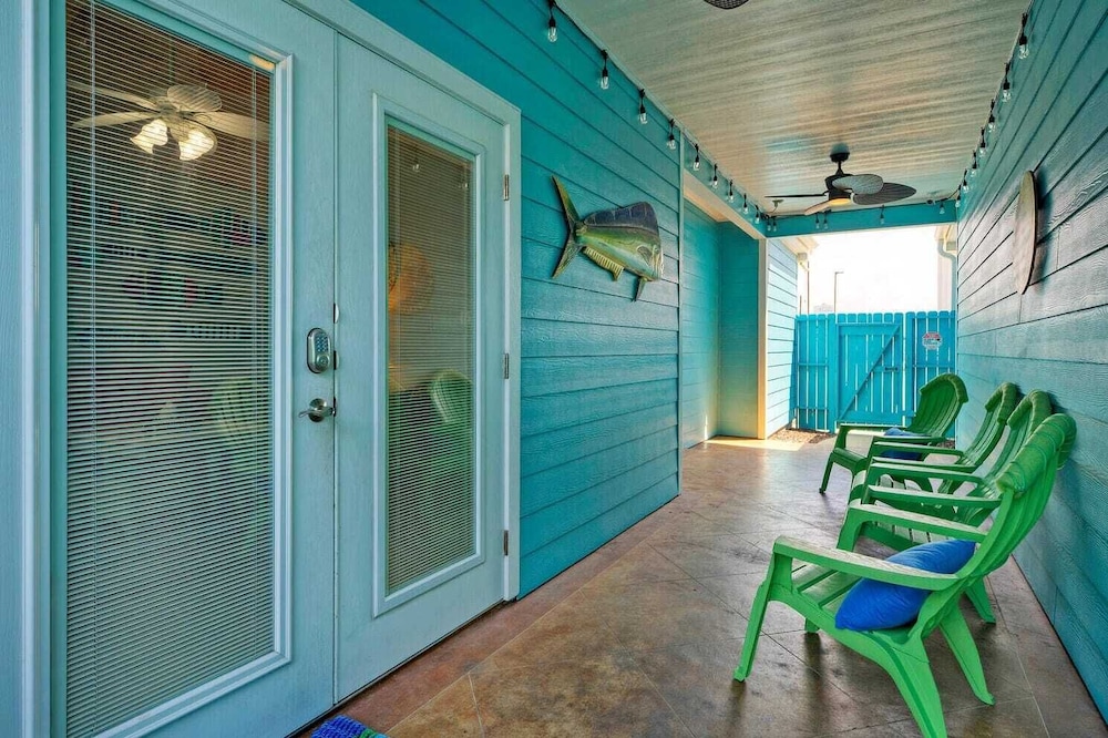 Sleeps 18 2 Beach Homes w/ 2 Pools, Playground, Covered Patios Pirates Bay