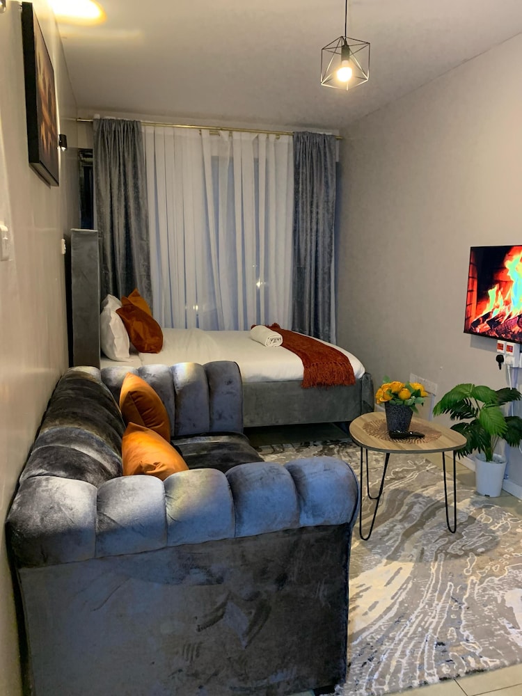 Lux Suites Coral Bells Studio Apartments