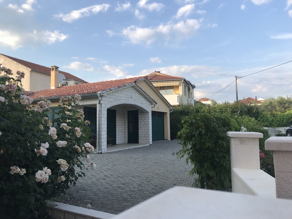 Apartmani AiA