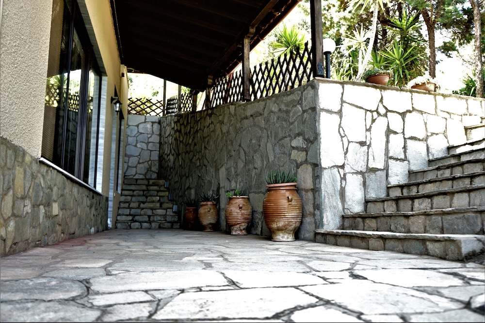 Pension Karvounoskala