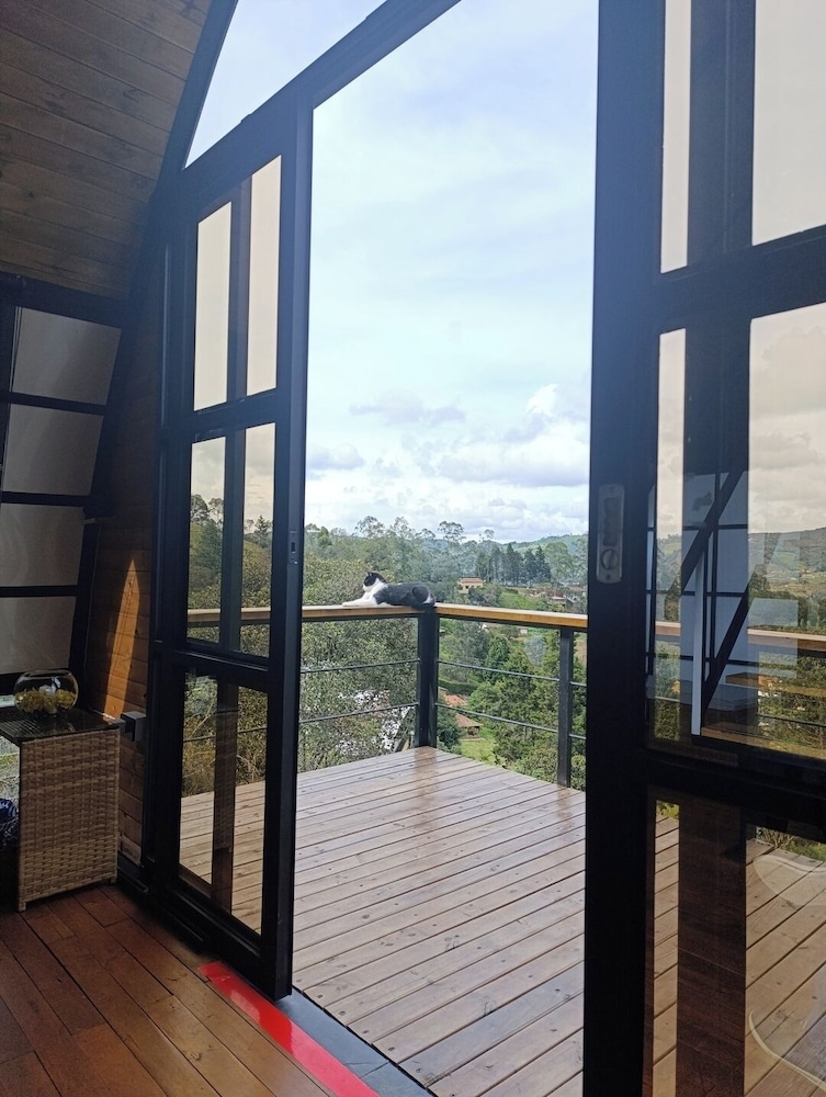 Lakeside Glamping With View, Fire Pit & Hammock